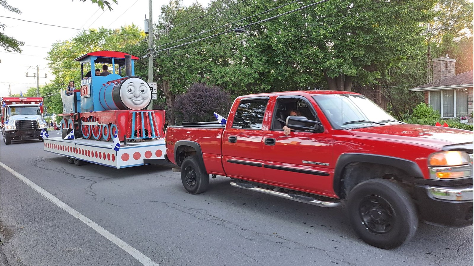 Retour en images sur le défilé de la Saint-Jean-Baptiste à Coteau-du-Lac