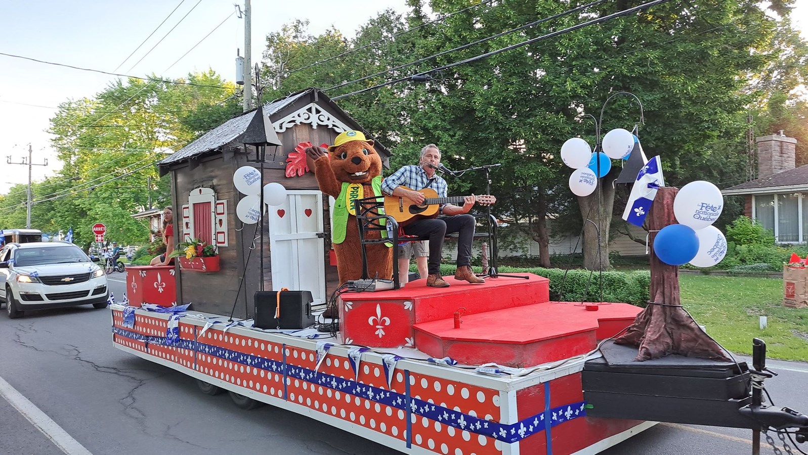 Retour en images sur le défilé de la Saint-Jean-Baptiste à Coteau-du-Lac