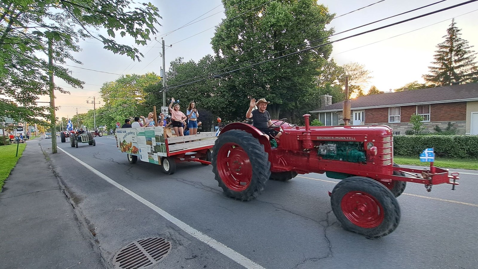 Retour en images sur le défilé de la Saint-Jean-Baptiste à Coteau-du-Lac