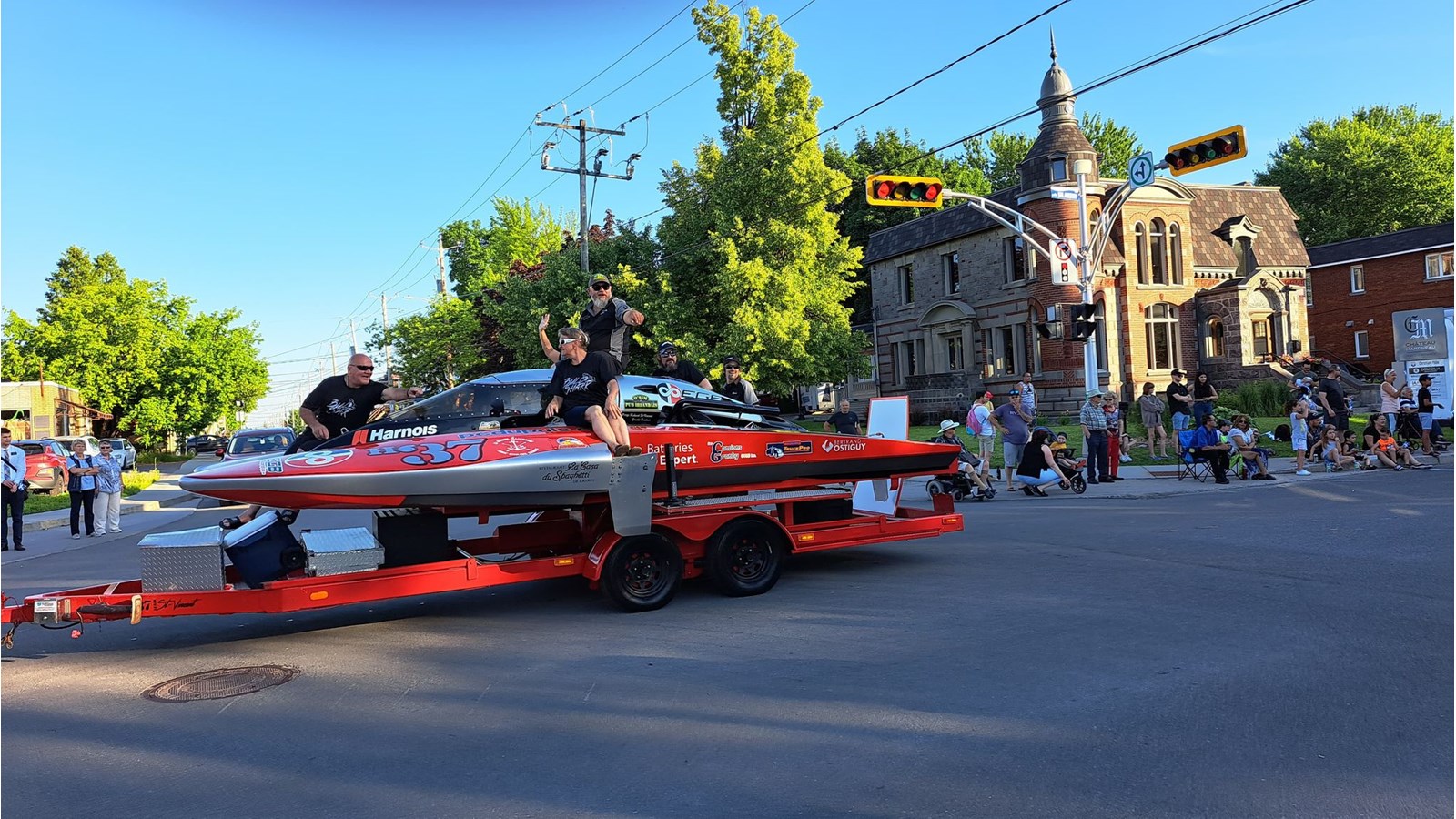 Retour en images sur le défilé de la Saint-Jean-Baptiste à Salaberry-de-Valleyfield
