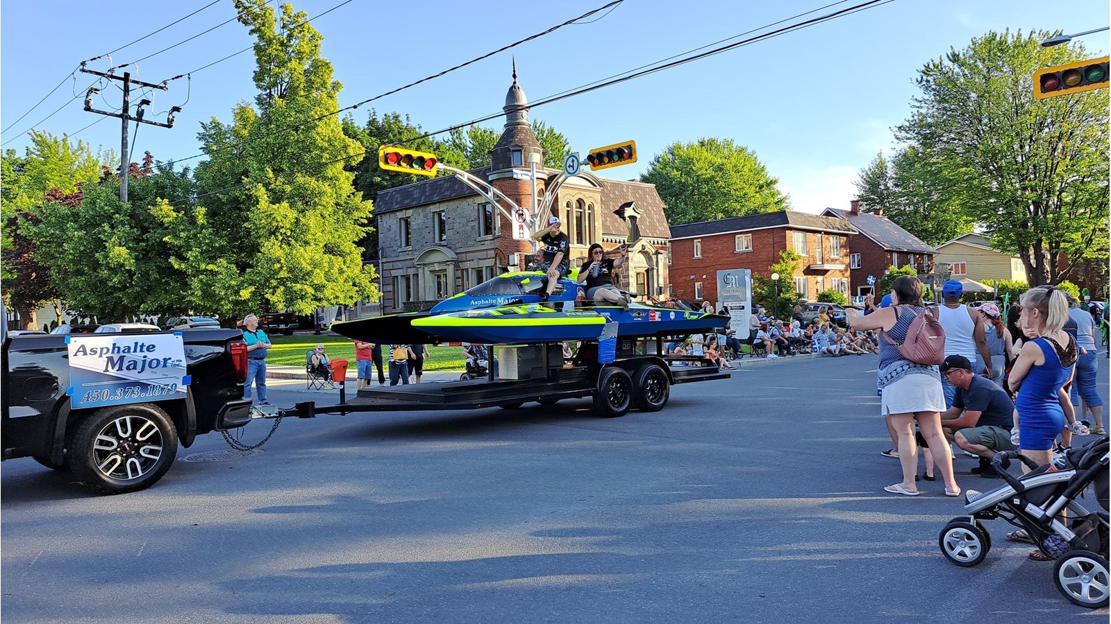 Retour en images sur le défilé de la Saint-Jean-Baptiste à Salaberry-de-Valleyfield