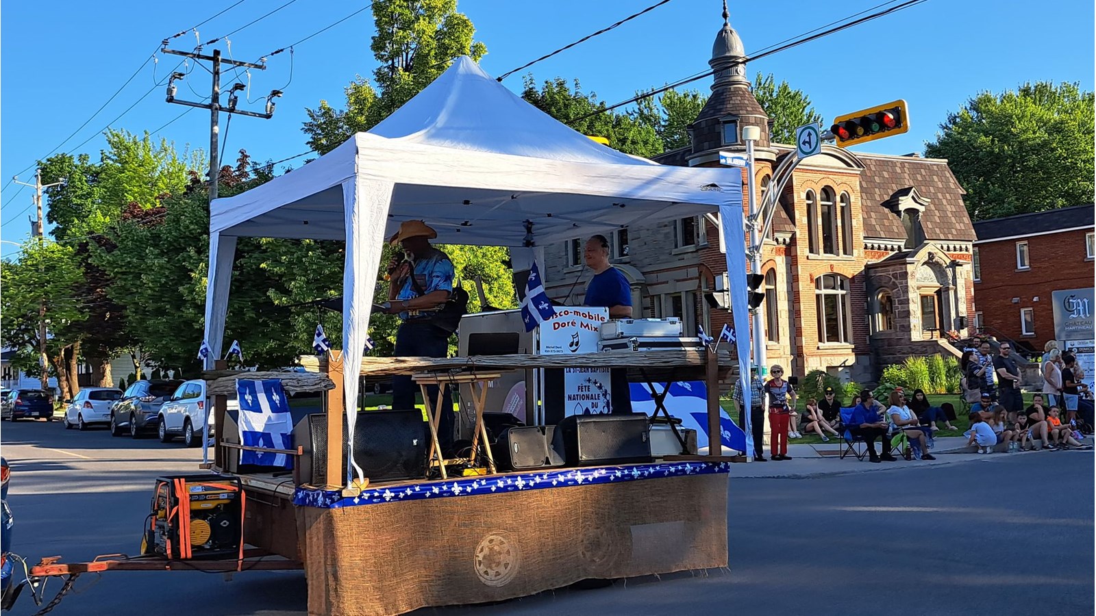 Retour en images sur le défilé de la Saint-Jean-Baptiste à Salaberry-de-Valleyfield