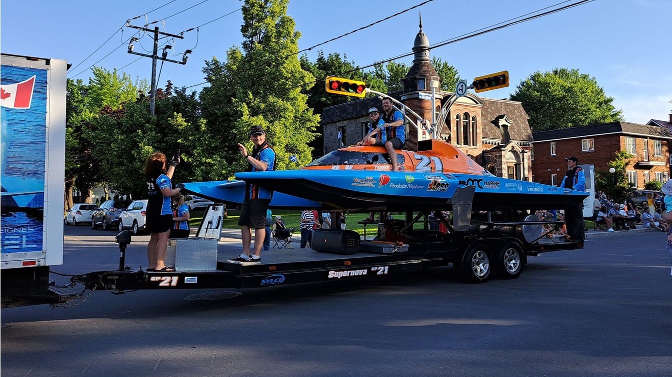Retour en images sur le défilé de la Saint-Jean-Baptiste à Salaberry-de-Valleyfield