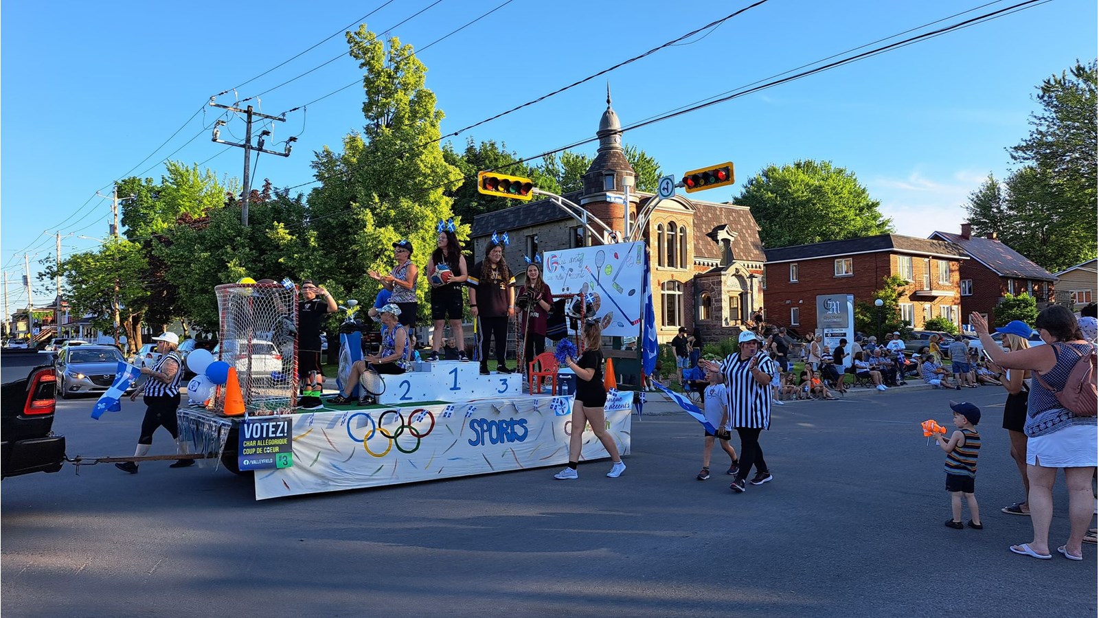 Retour en images sur le défilé de la Saint-Jean-Baptiste à Salaberry-de-Valleyfield