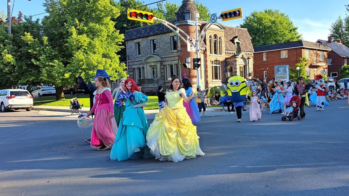 Retour en images sur le défilé de la Saint-Jean-Baptiste à Salaberry-de-Valleyfield