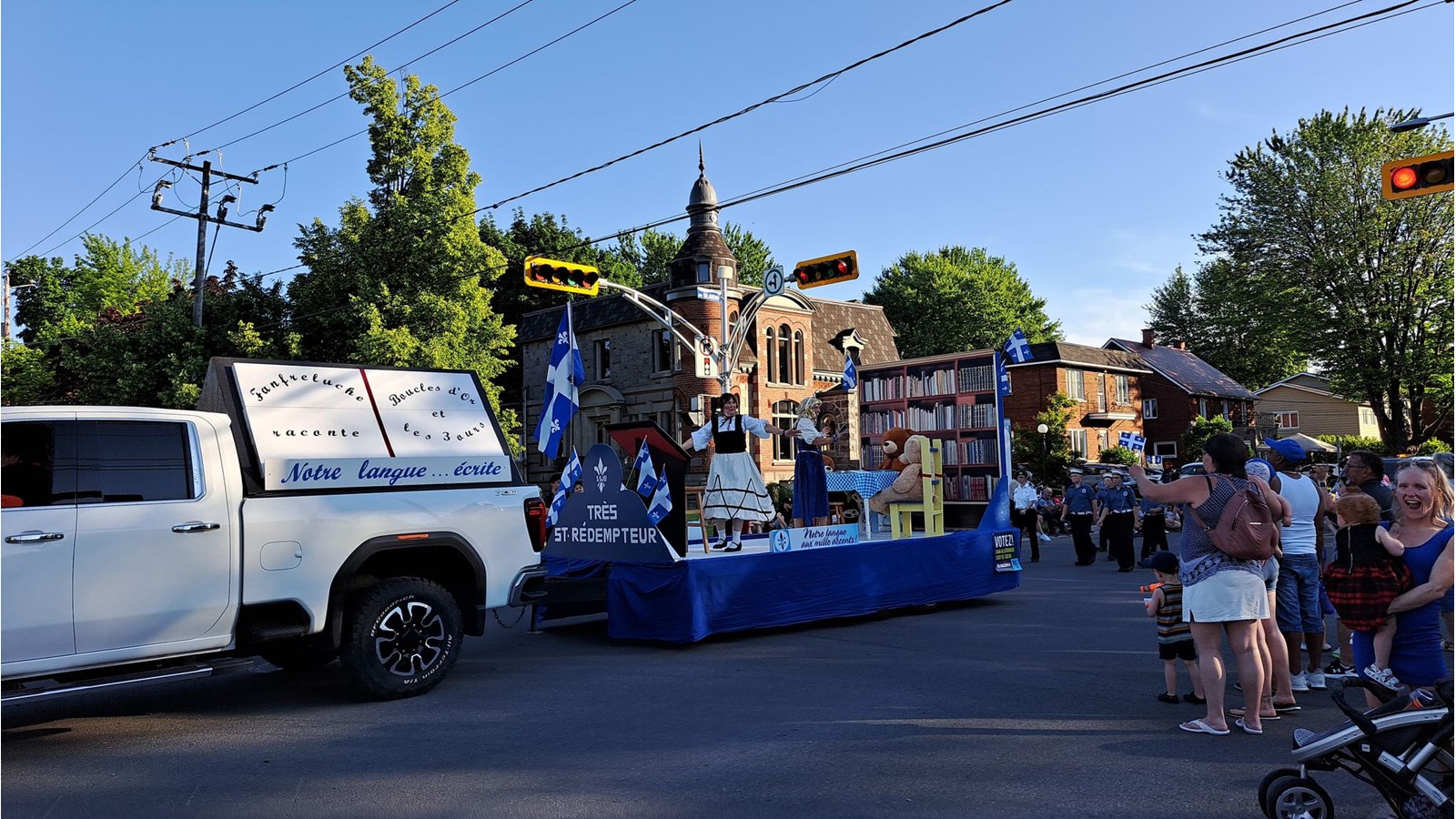 Retour en images sur le défilé de la Saint-Jean-Baptiste à Salaberry-de-Valleyfield