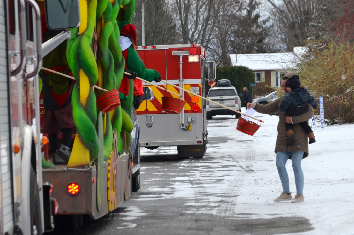 Près de 300 enfants vont à la rencontre des lutins aux Cèdres