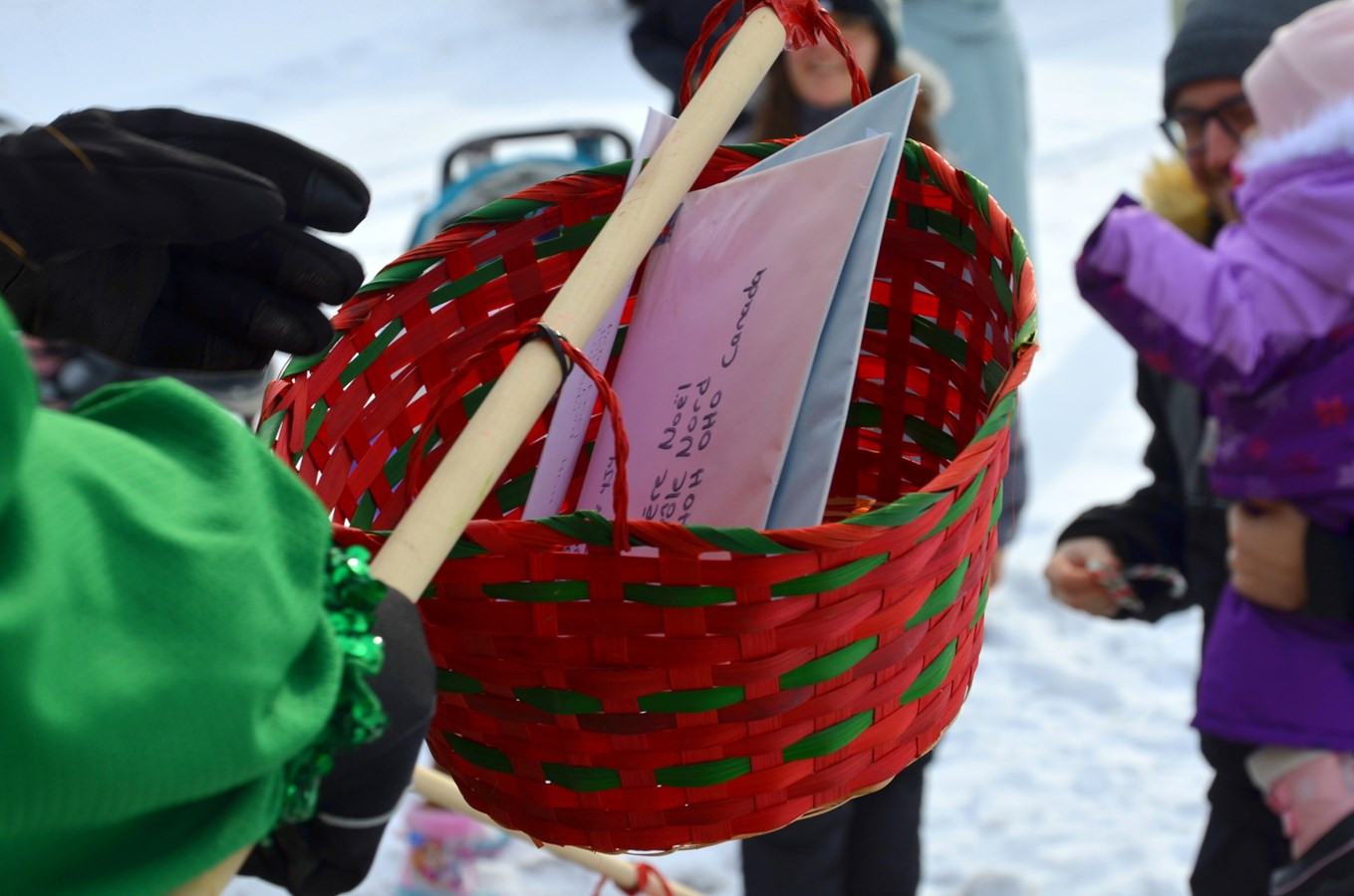 Près de 300 enfants vont à la rencontre des lutins aux Cèdres