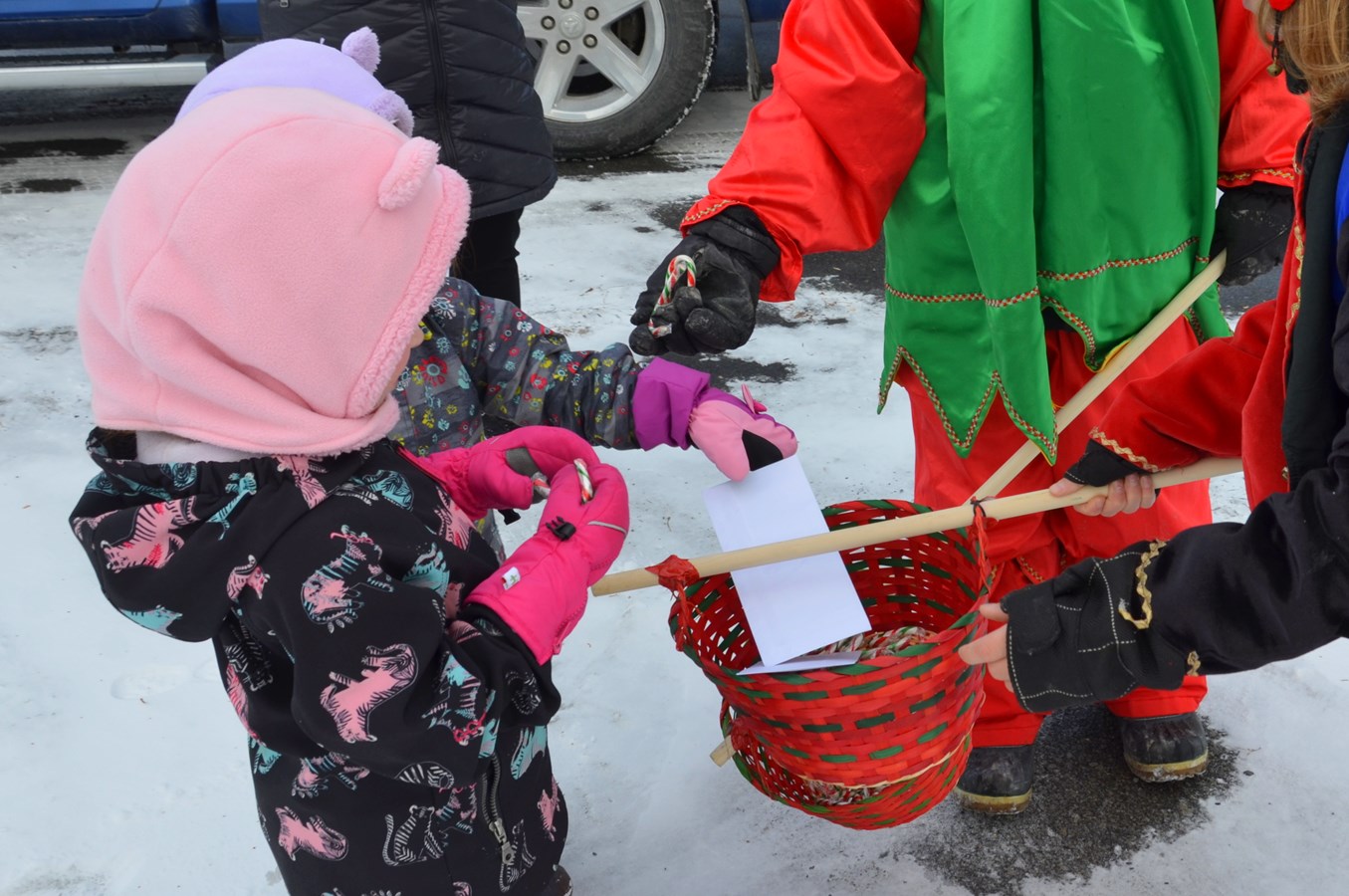 Près de 300 enfants vont à la rencontre des lutins aux Cèdres