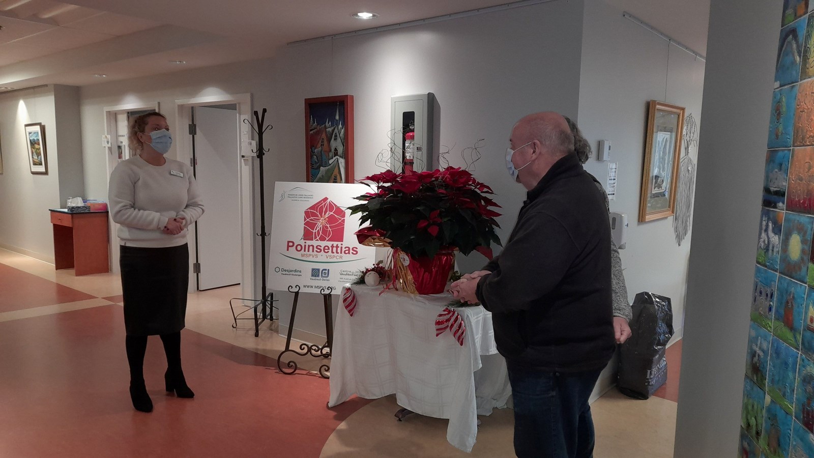 Le 30 000e poinsettias de la campagne de financement égaye la MSPVS