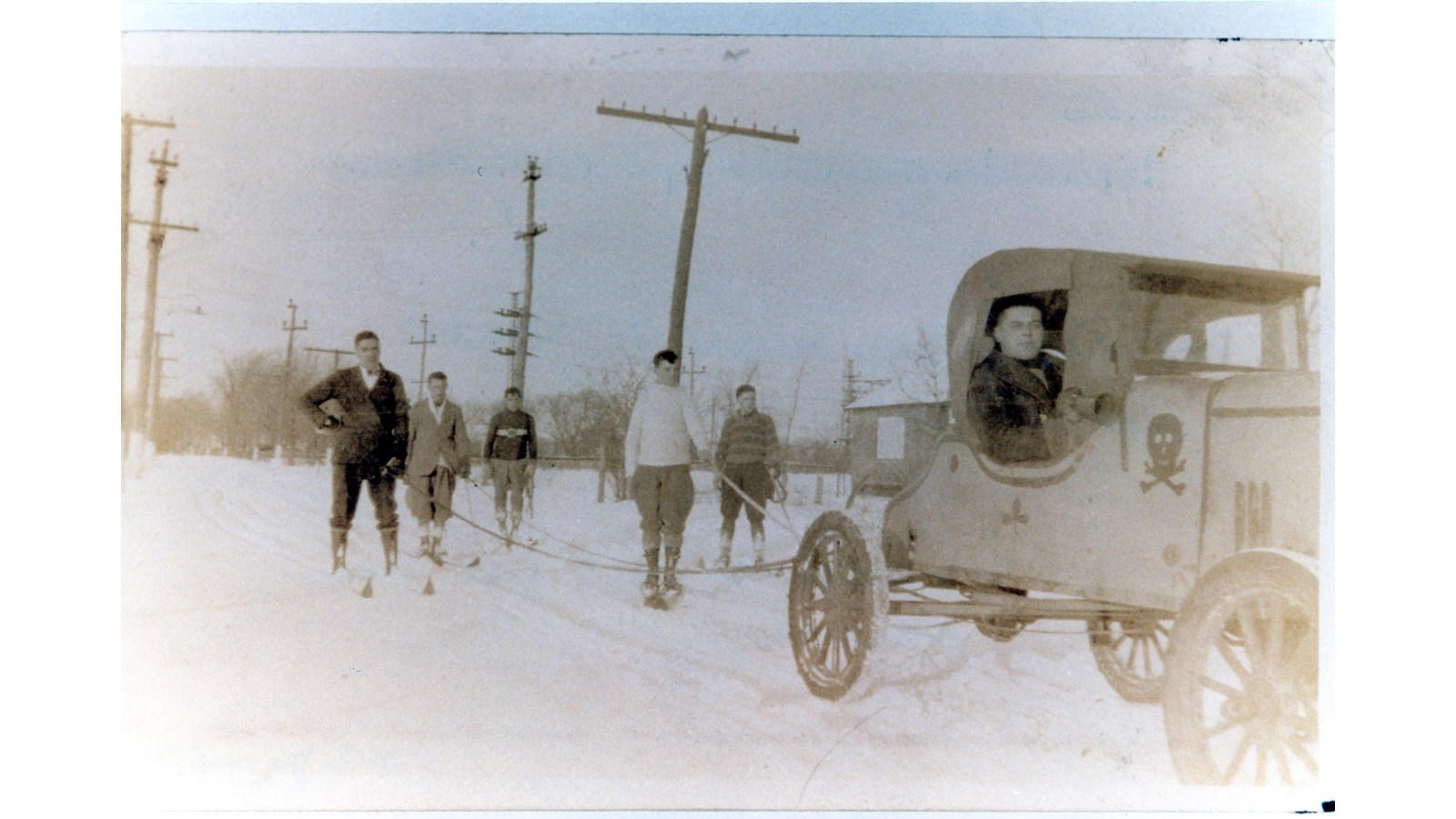 Les intrépides à ski. Années 1940.
