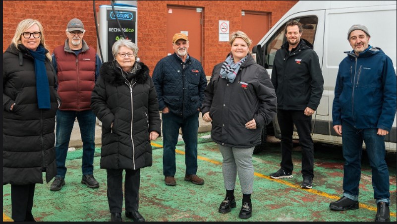 Deux nouvelles bornes du réseau RechargÉco au IGA Extra Famille Viau