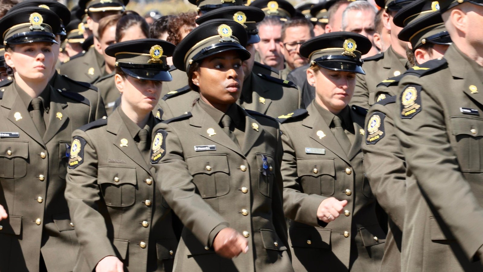 Des policiers de la région participent au dernier hommage à Maureen Breau