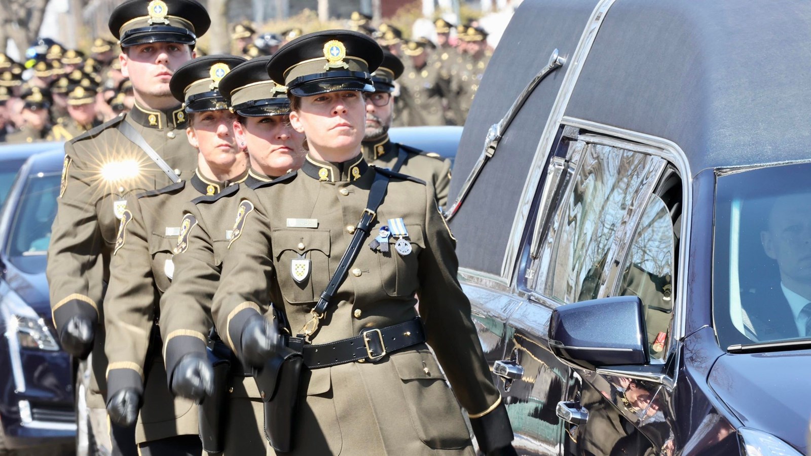 Des policiers de la région participent au dernier hommage à Maureen Breau