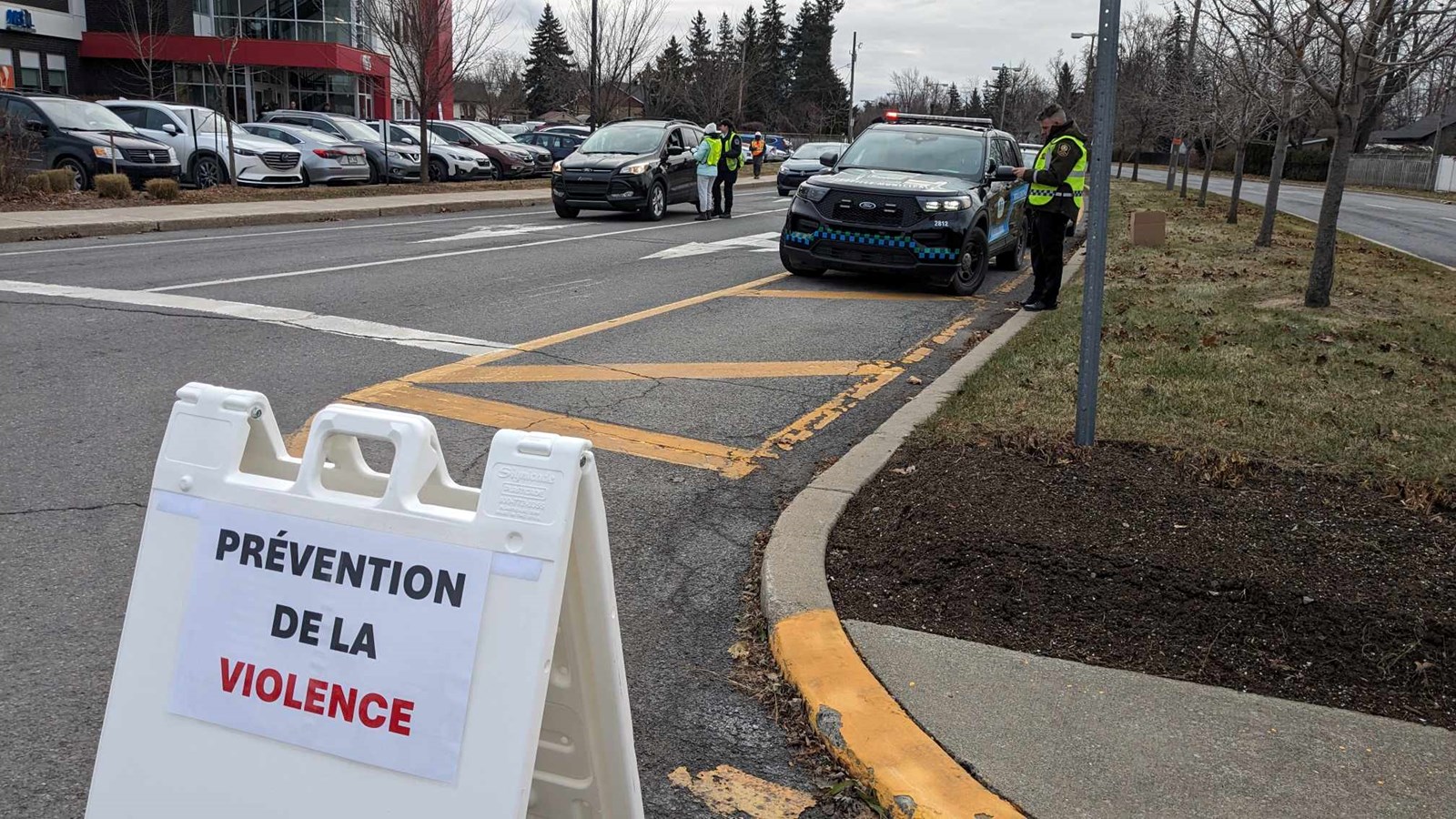 Violence entre partenaires intimes: la SQ sensibilise la population à Vaudreuil-Dorion