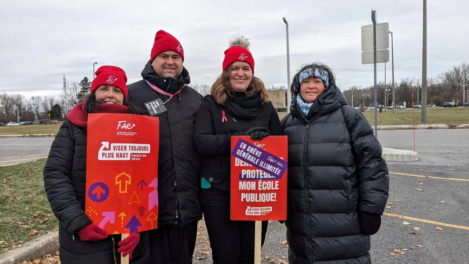 Martine Lacoursière à droite est enseignante à l’école secondaire de la Cité-des-Jeunes depuis 1989