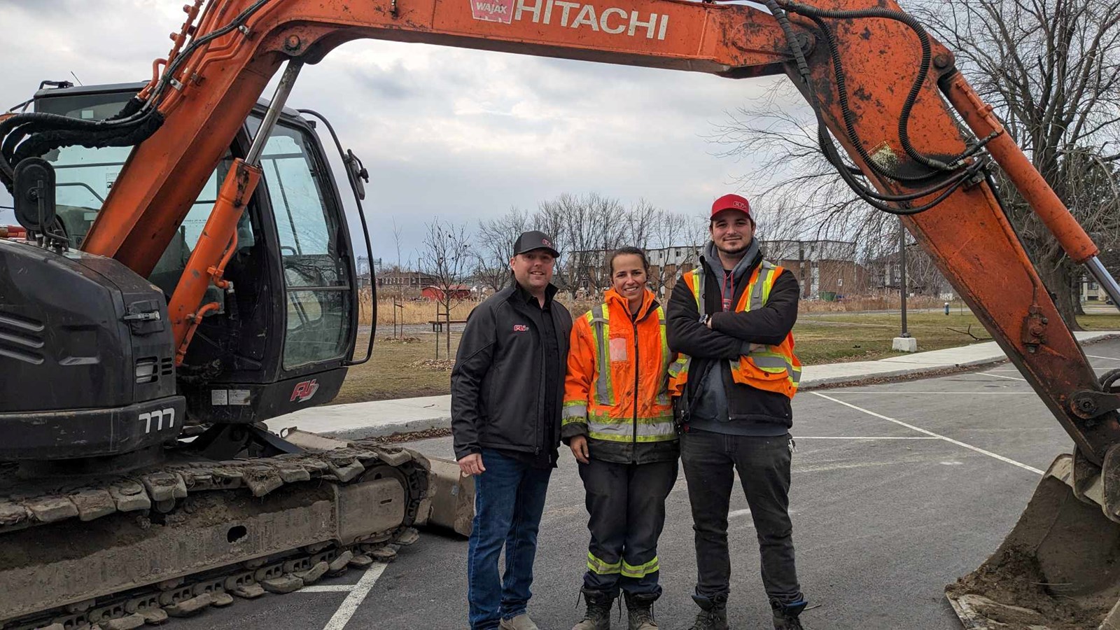 Pour sa présentation M. Nadeau a pu compter sur la présence de ses deux collègues Bruno et Annie. Le trio avait pour mission de présenter certaines machineries utilisées par Ali Excavation au quotidien