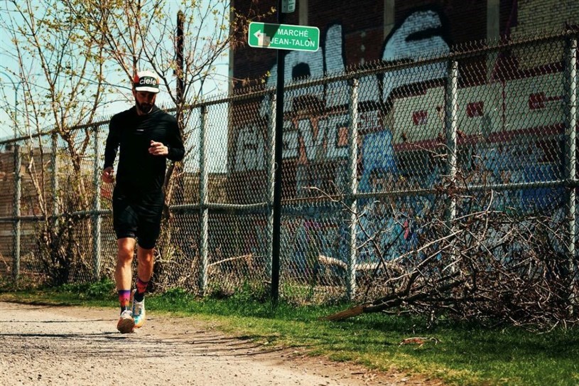 Un ultramarathonien à la défense des papillons monarques de passage à Vaudreuil-Dorion