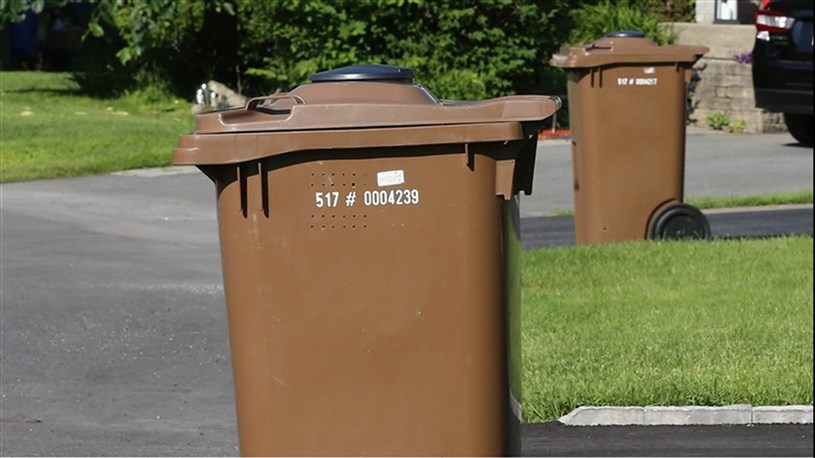 Installation d'une puce électronique sur les bacs de déchets et de matières organiques