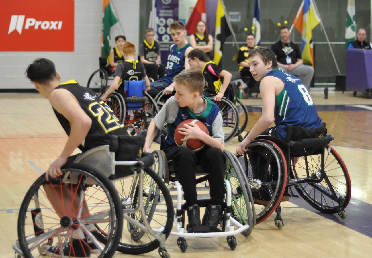 Toujours spectaculaire d’assister à un affrontement de basketball en fauteuil roulant