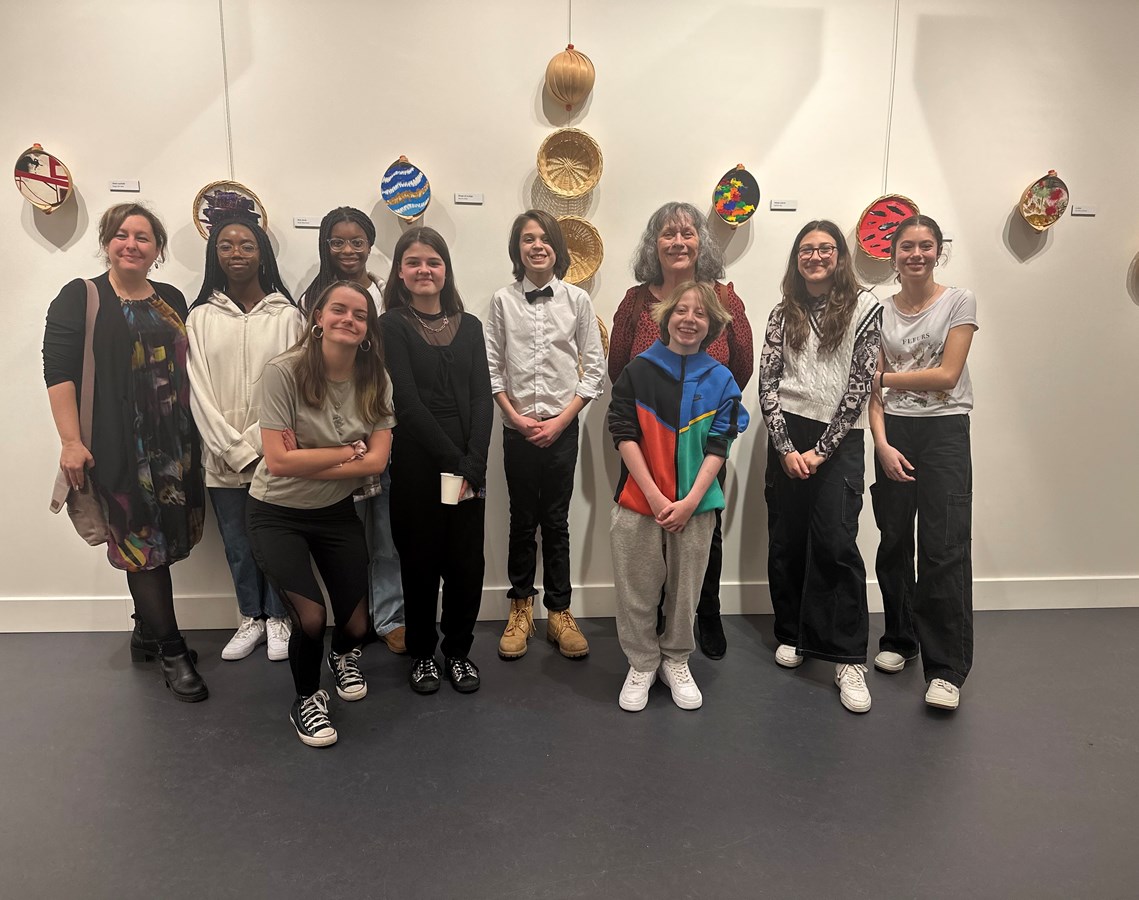 Le groupe d'artistes présents au musée avec Nancy et Annick