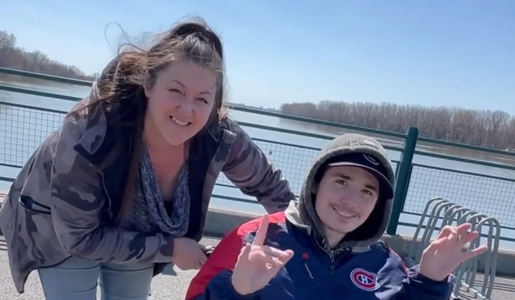 Mordre dans la vie à pleine dent après un grave accident de voiture