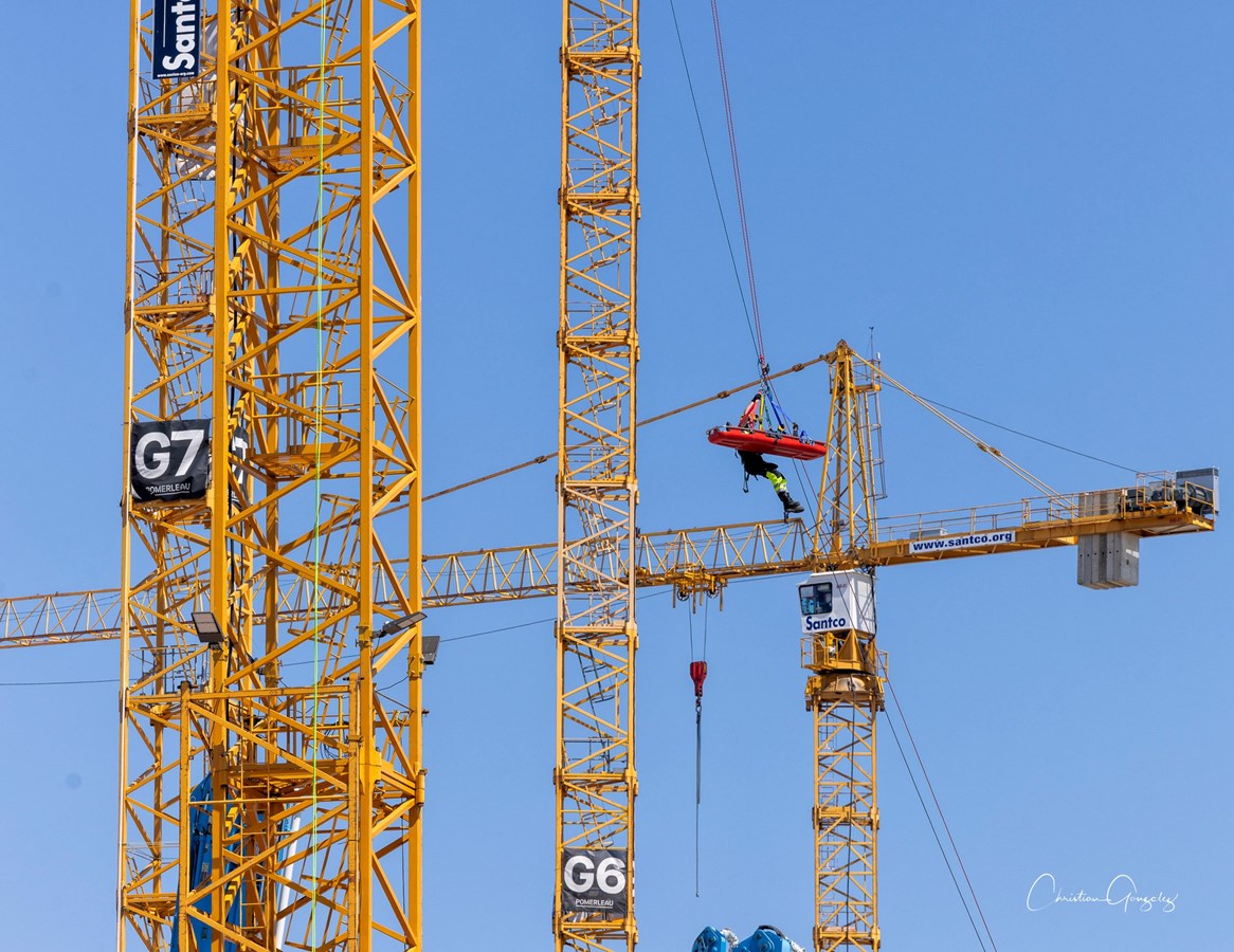 Les sapeurs de la région pratiquent leur sauvetage en hauteur sur le chantier du futur hôpital