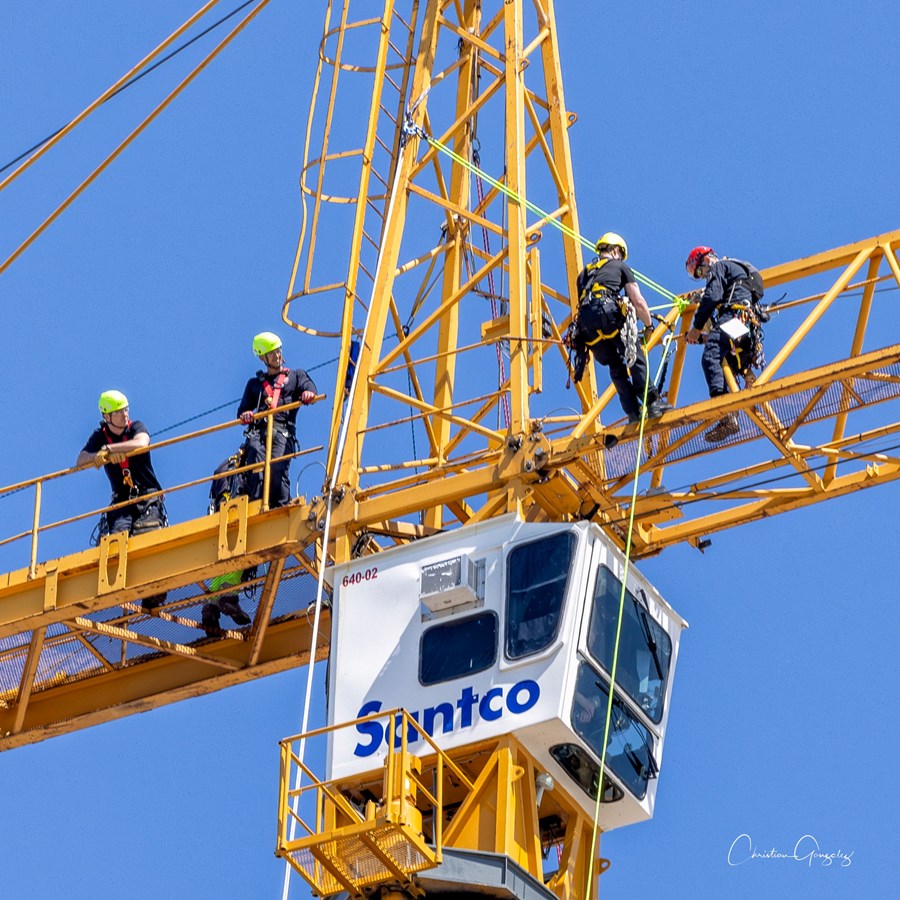 Les sapeurs de la région pratiquent leur sauvetage en hauteur sur le chantier du futur hôpital