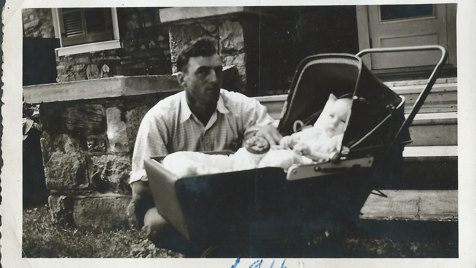 Gisèle et son papa, Rhéan Besner. 1942.