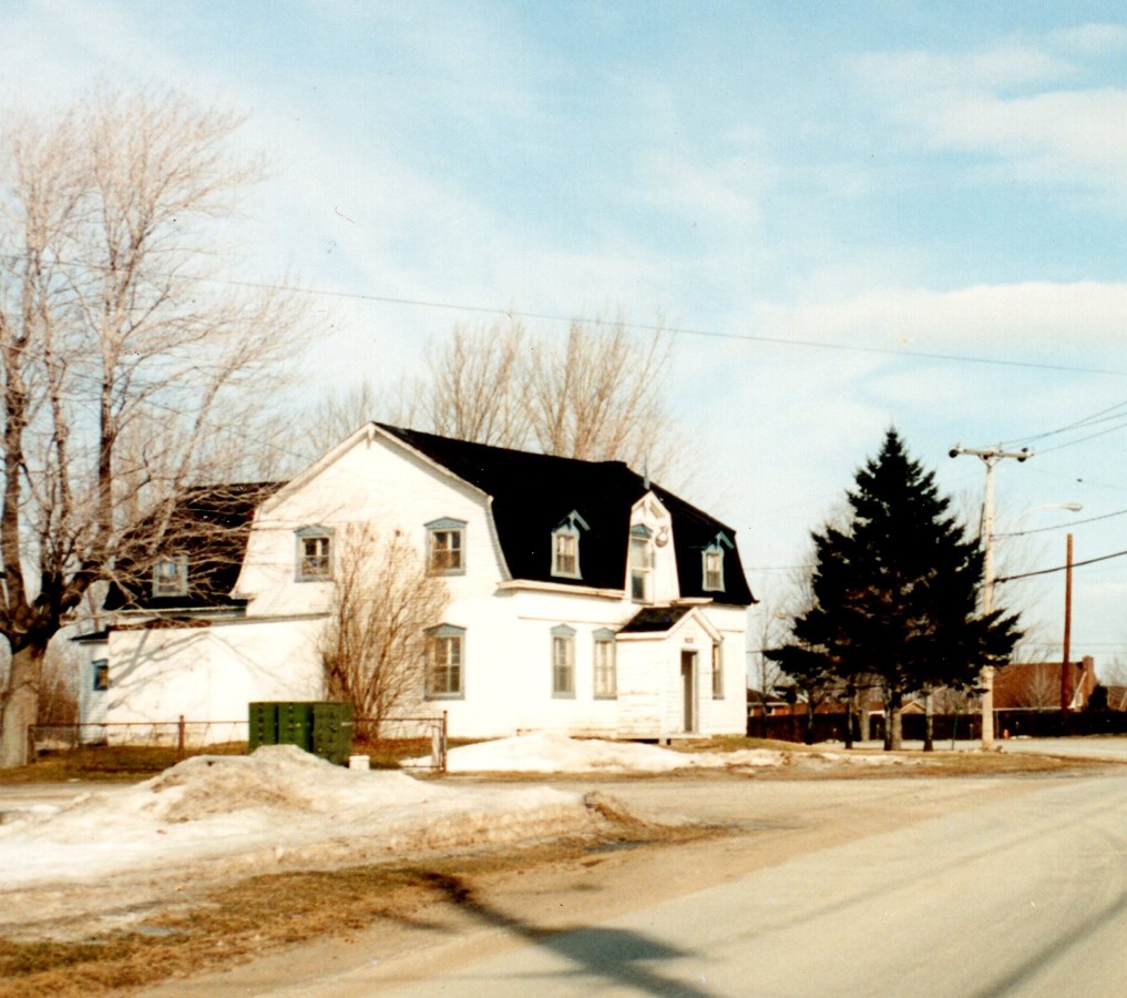 Ancien hôtel de ville de Pointe-du-Moulin situé boulevard Perrot et maintenant démoli
