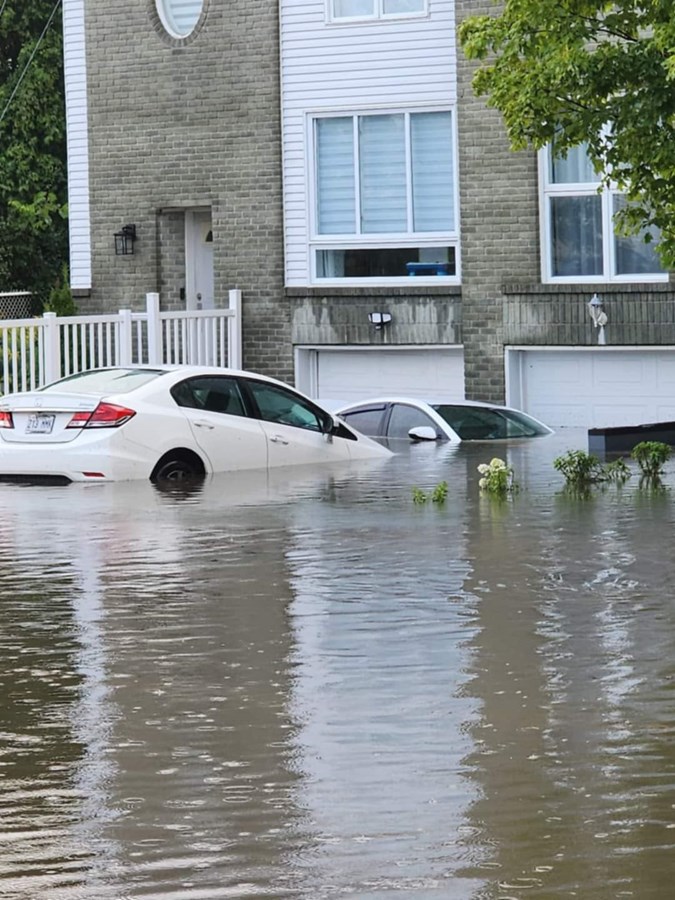 Le secteur de la rue des Floralies, à Vaudreuil-Dorion, a été aussi inondé ce vendredi en fin de journée
