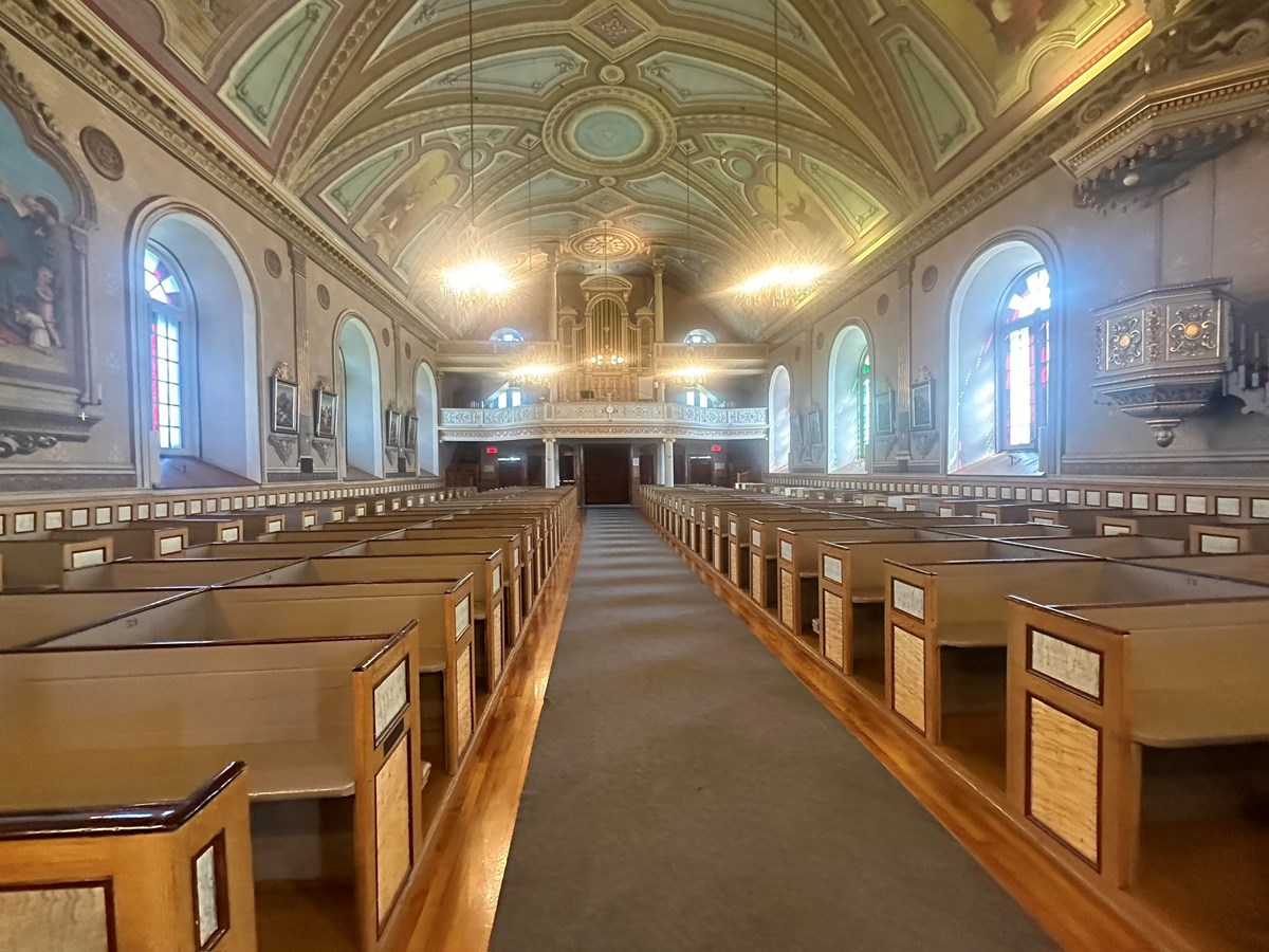 Une des forces de l'église Saint-Michel consiste en sa simplicité, et en son maintien de la décoration d'origine qui a été préservée