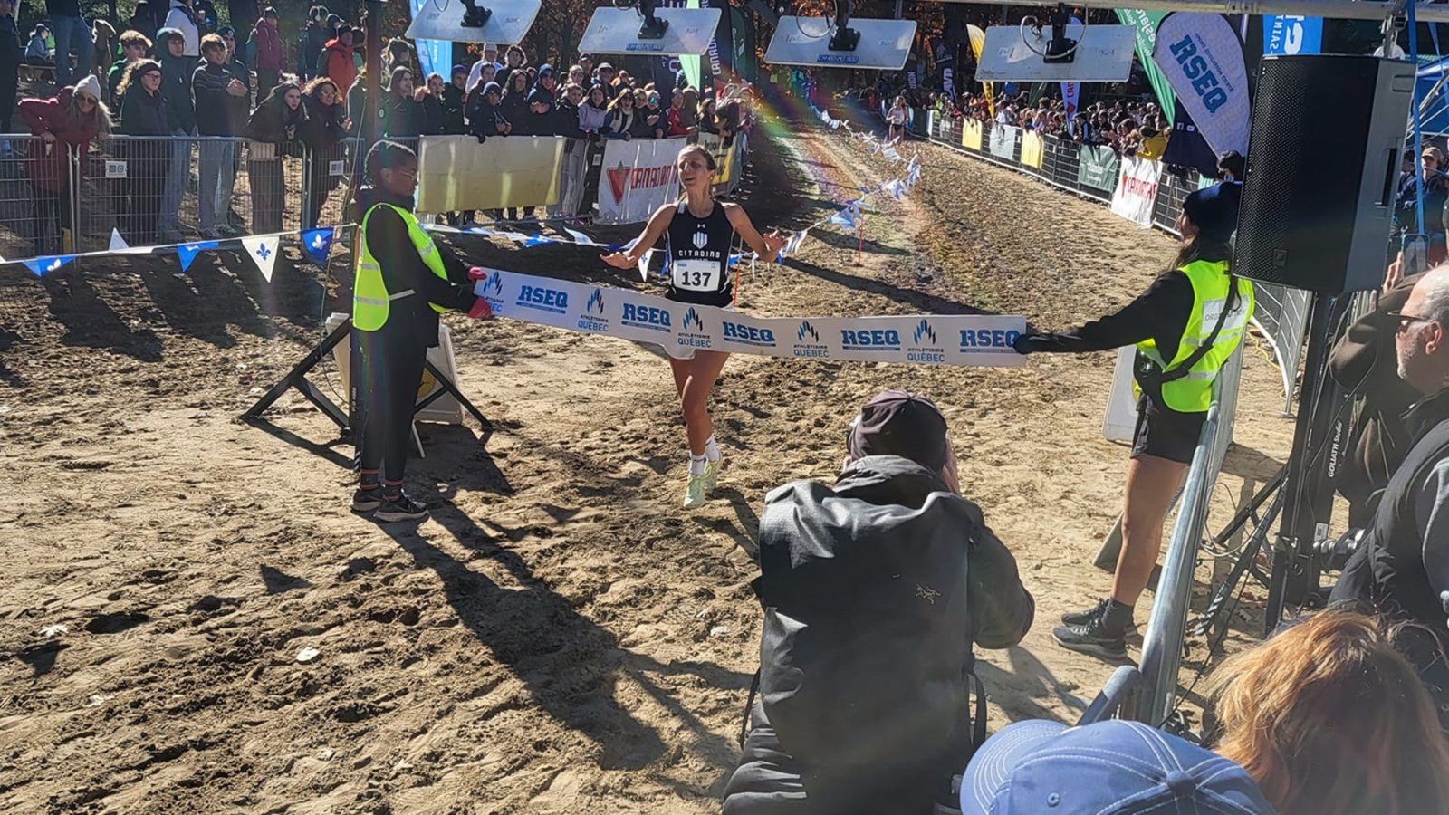 Chez les femmes, c'est Élisa Tripotin de UQAM/ athlétisme qui a remporté la course du 8km en 29.21,17