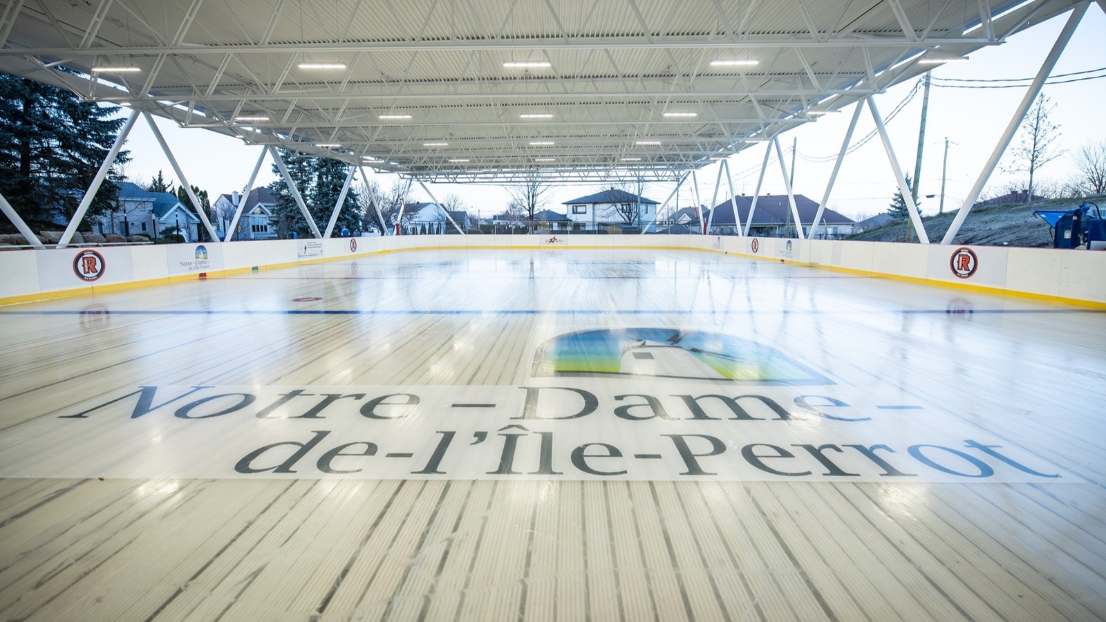NDIP lance la saison du patinage extérieur et inaugure le toit de sa patinoire réfrigérée