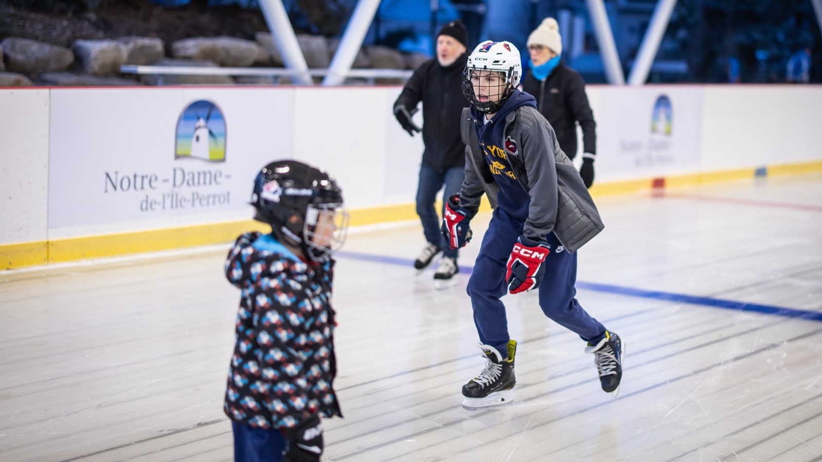 NDIP lance la saison du patinage extérieur et inaugure le toit de sa patinoire réfrigérée