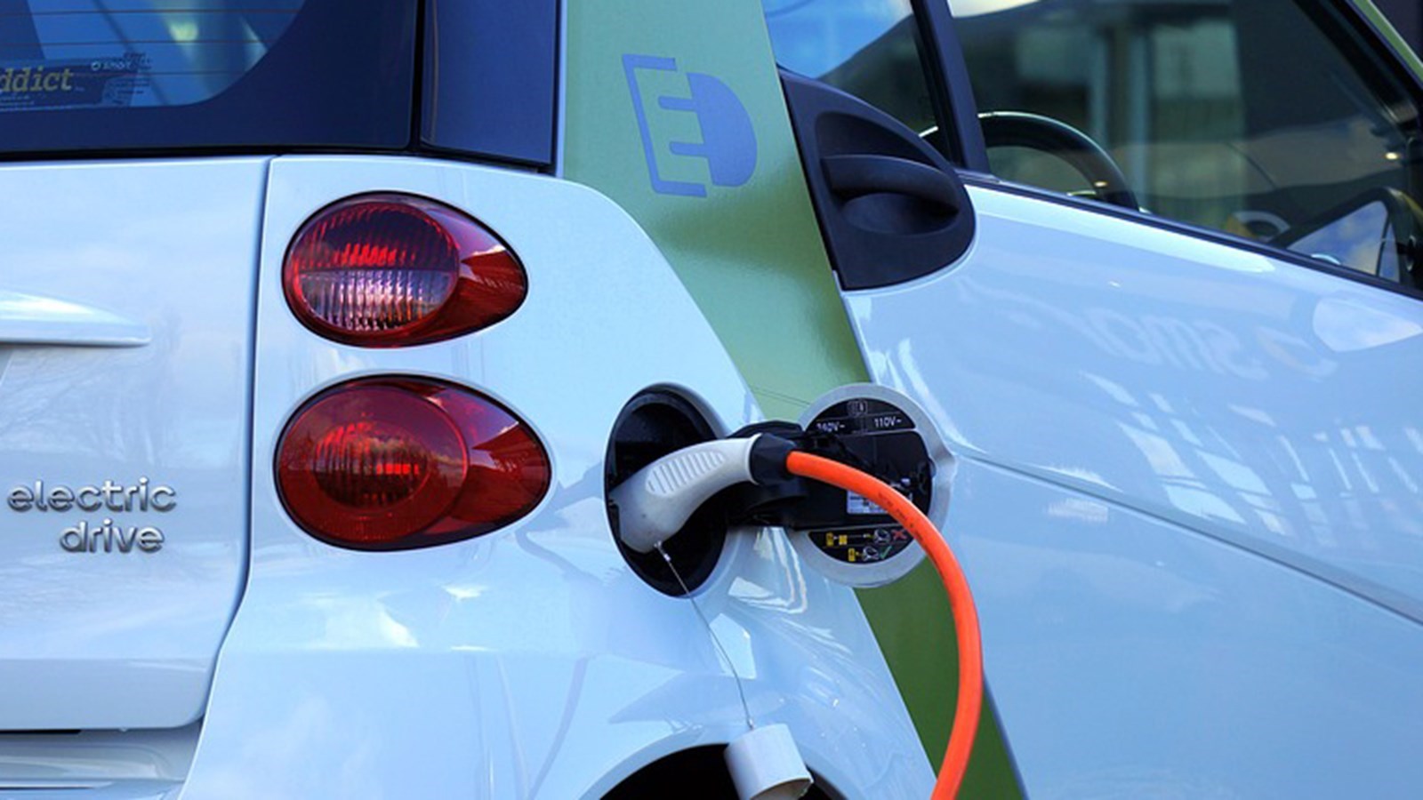 Véhicules électriques: la suspension des incitatifs change-t-elle vos plans?