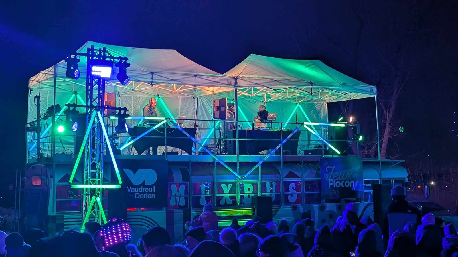 Feux et flocons : une soirée électrisante au parc de la Maison-Valois