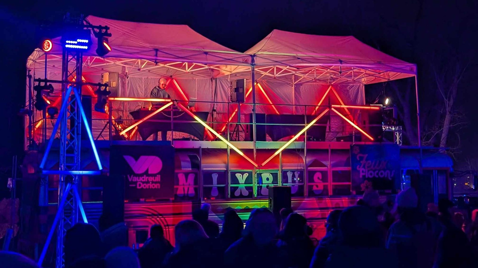 Feux et flocons : une soirée électrisante au parc de la Maison-Valois