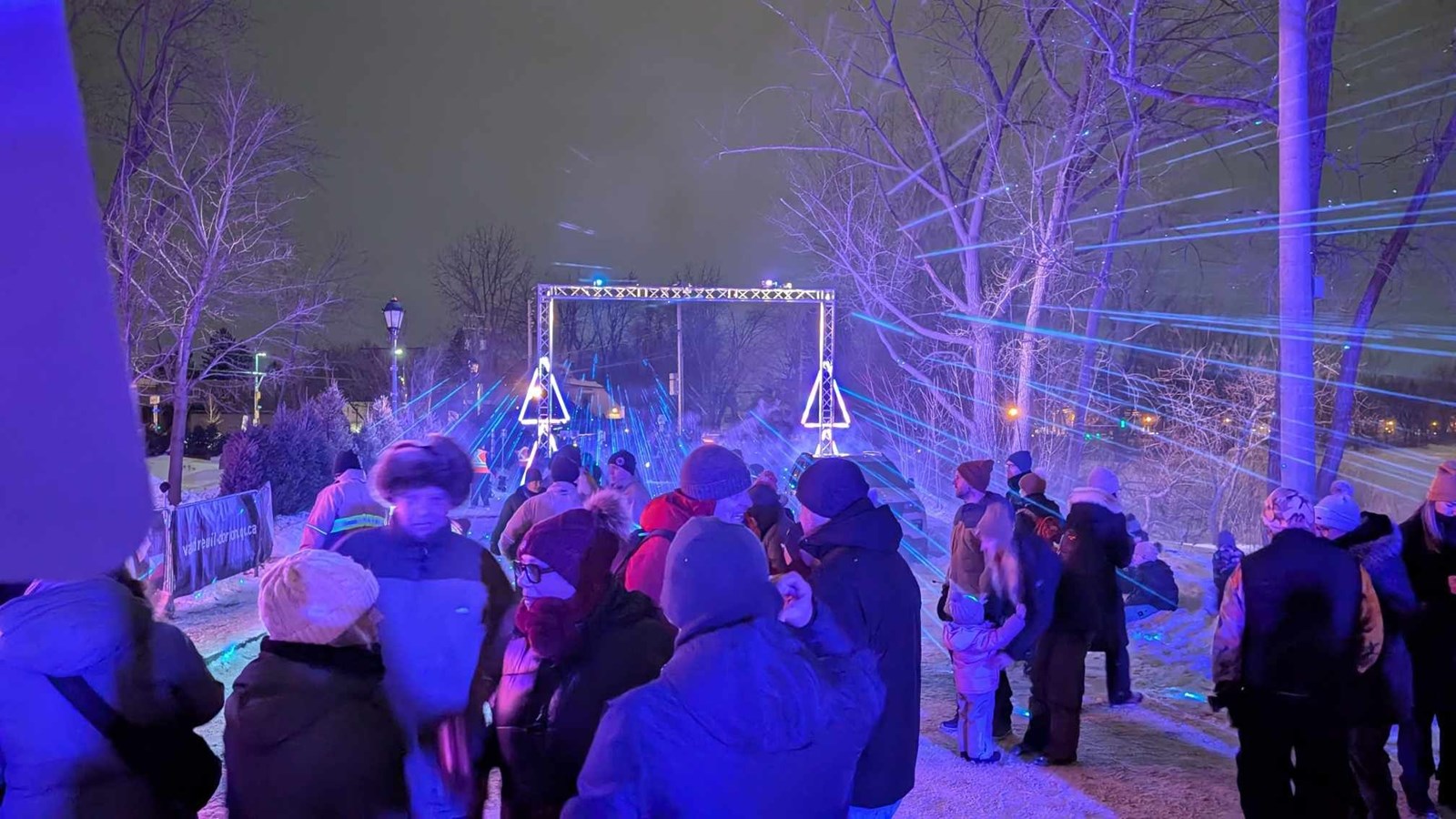 Feux et flocons : une soirée électrisante au parc de la Maison-Valois