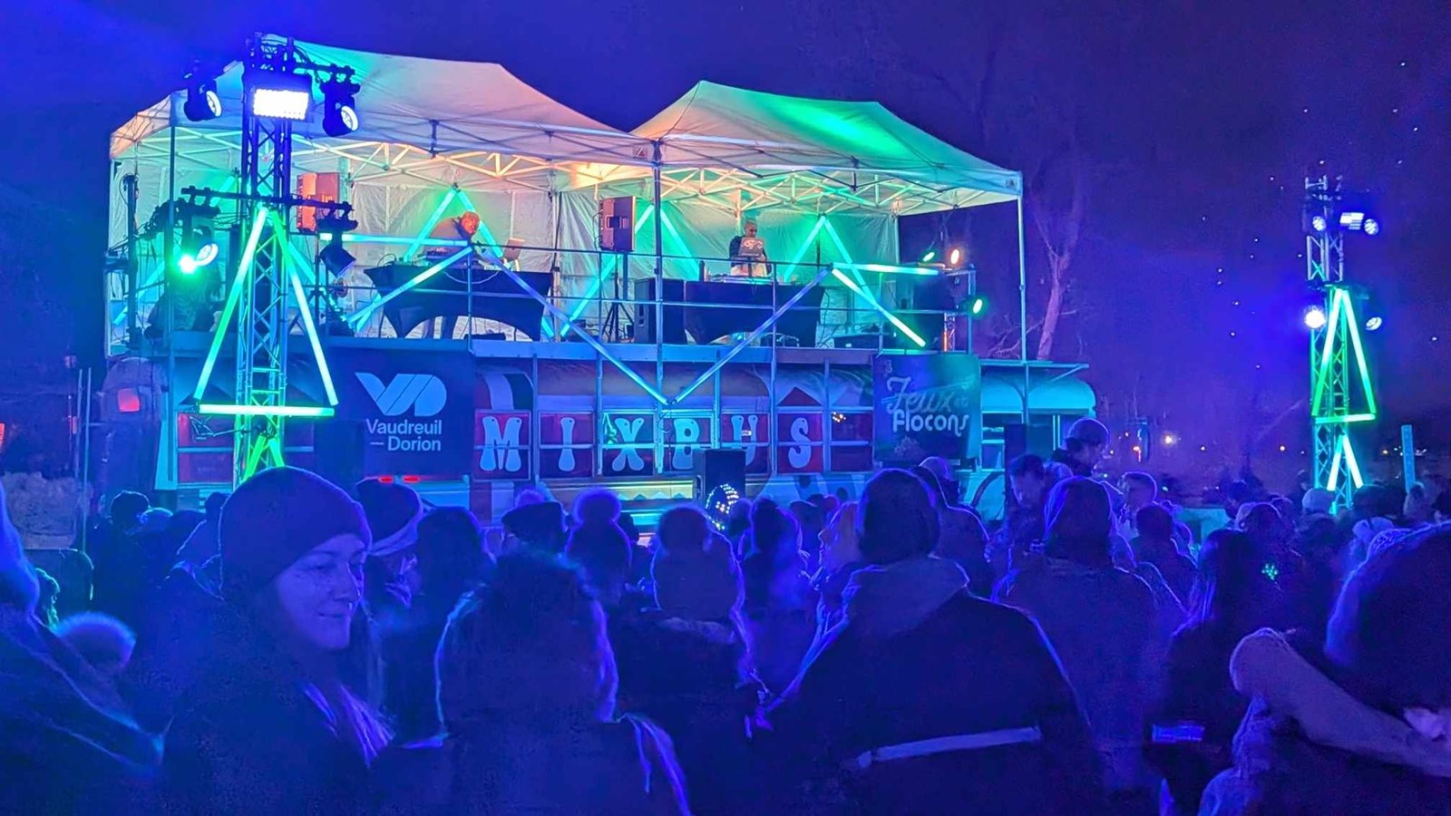 Feux et flocons : une soirée électrisante au parc de la Maison-Valois