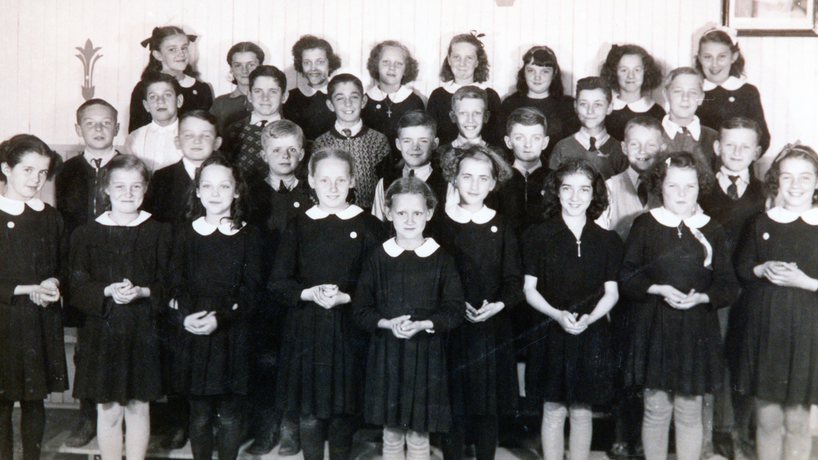 Classe de 4e année de Sœur Angéline à la vieille école en 1943