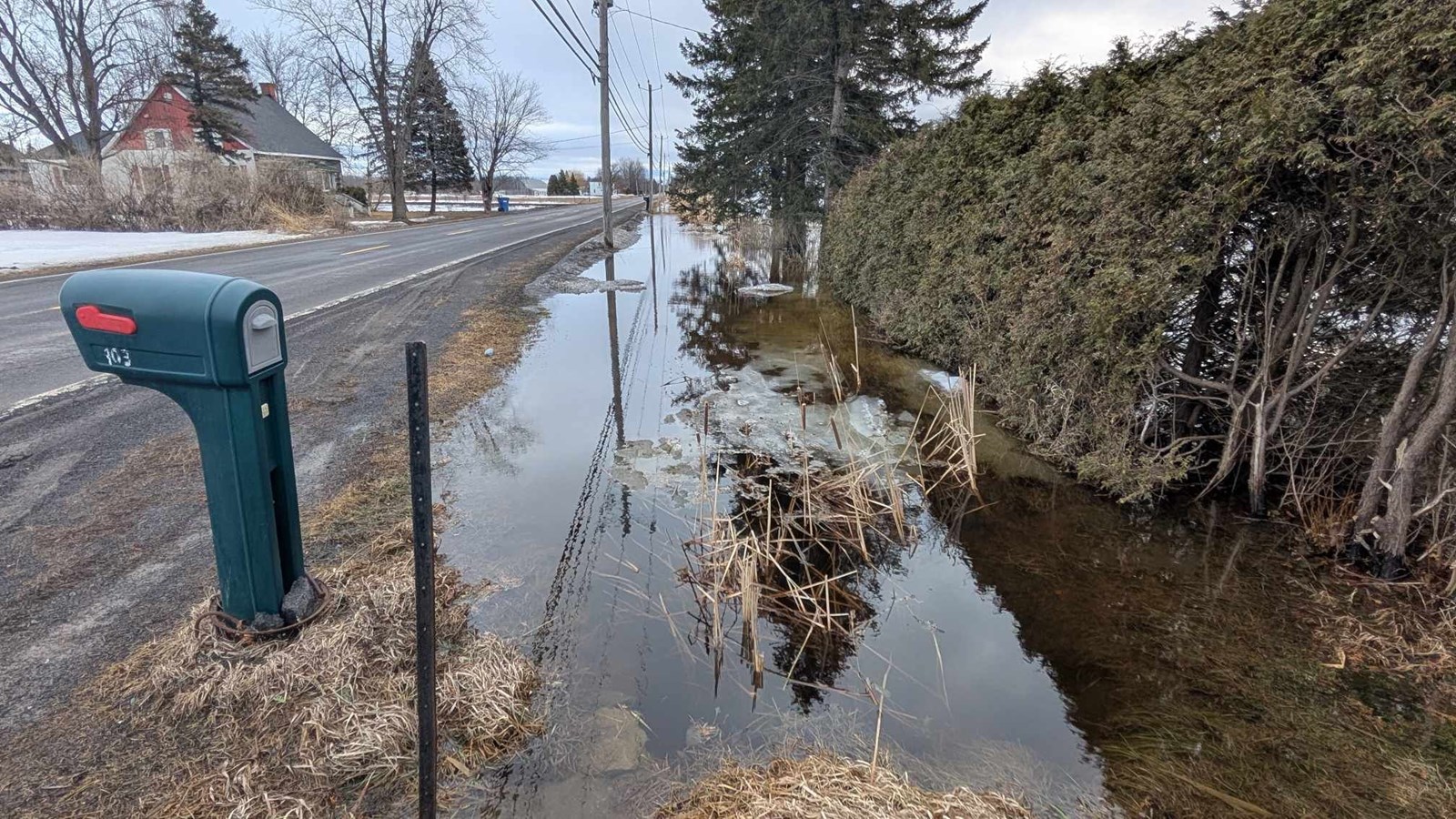 Rigaud : un résident demande des interventions pour un fossé qu'il juge inadéquat