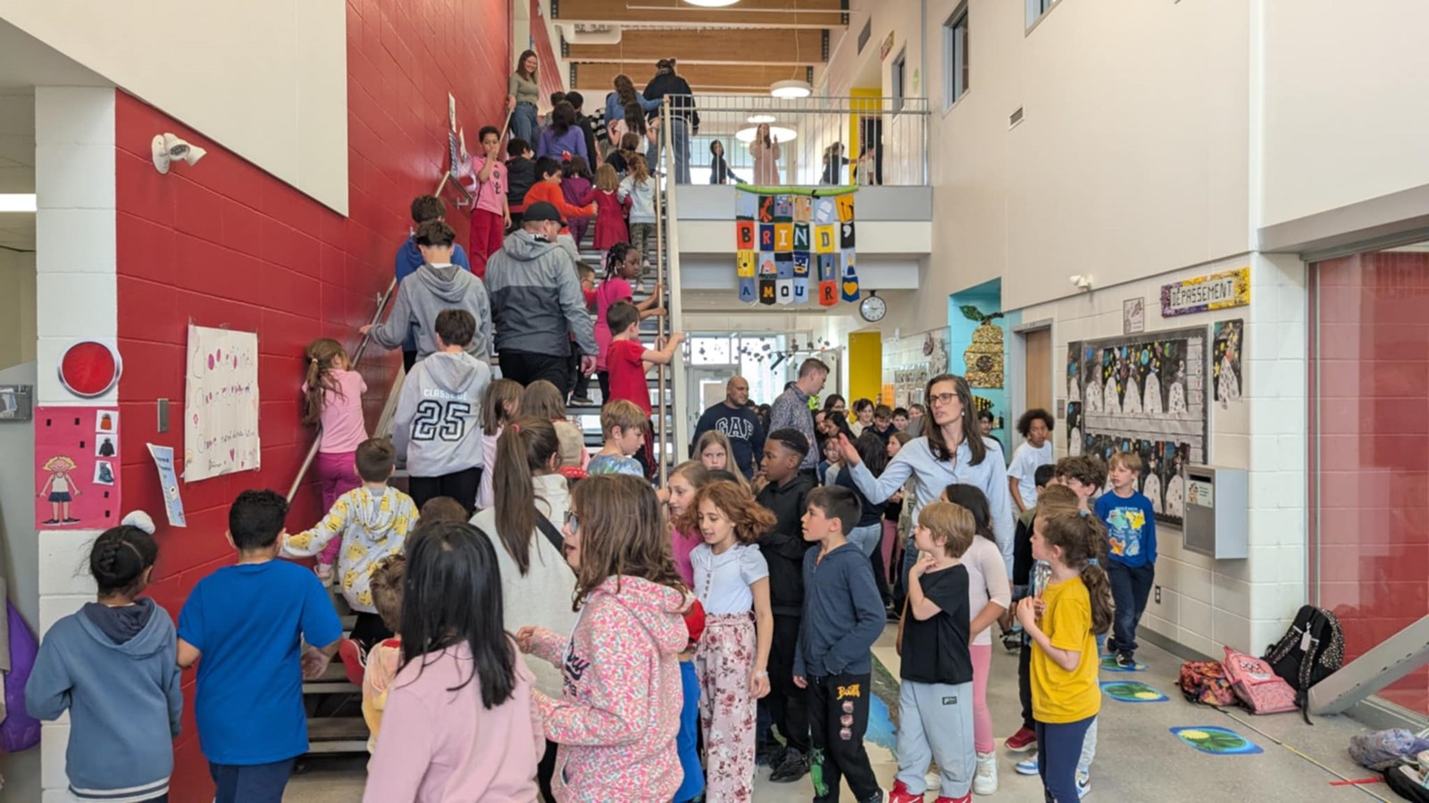 Des élèves de l'École Brind’Amour marchent pour les cœurs brisés