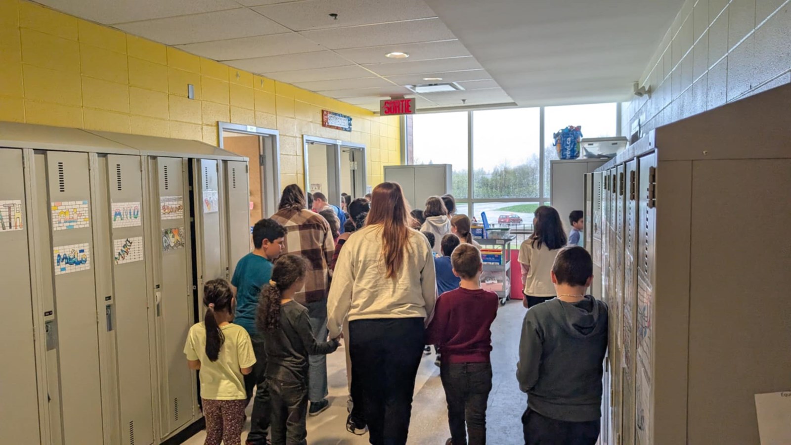Des élèves de l'École Brind’Amour marchent pour les cœurs brisés