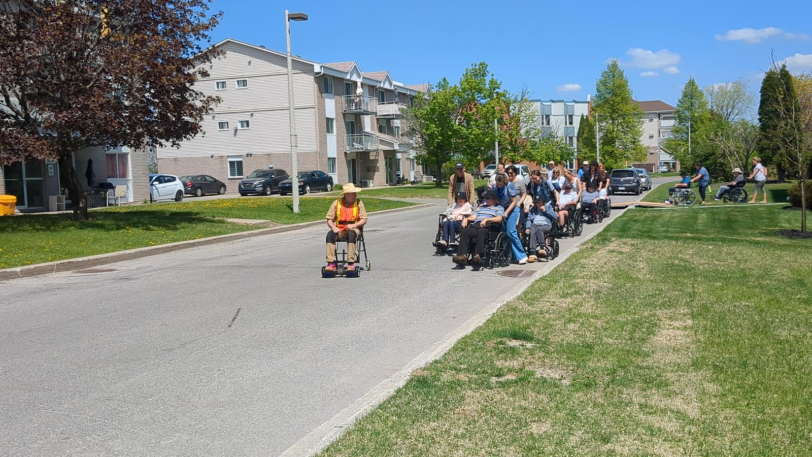 Inspiré par l'initiative, le Manoir Harwood tient sa marche intergénérationnelle