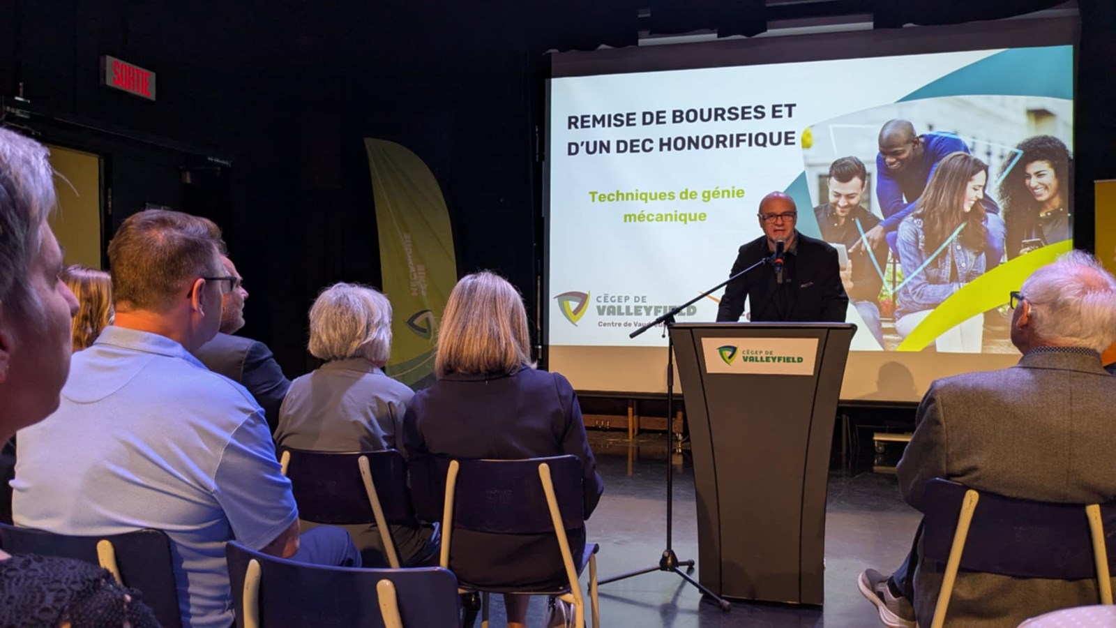 Le Cégep de Valleyfield remet un DEC honorifique à Germain Daoust