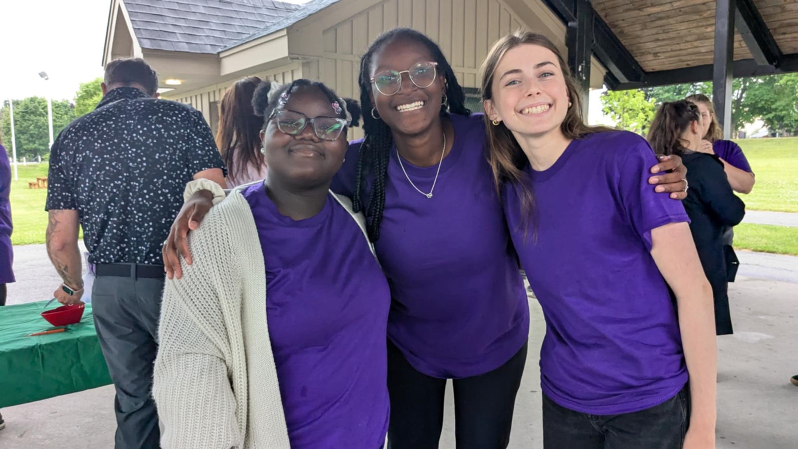 Dix jeunes entrepreneurs de Pointe-des-Cascades au service des citoyens
