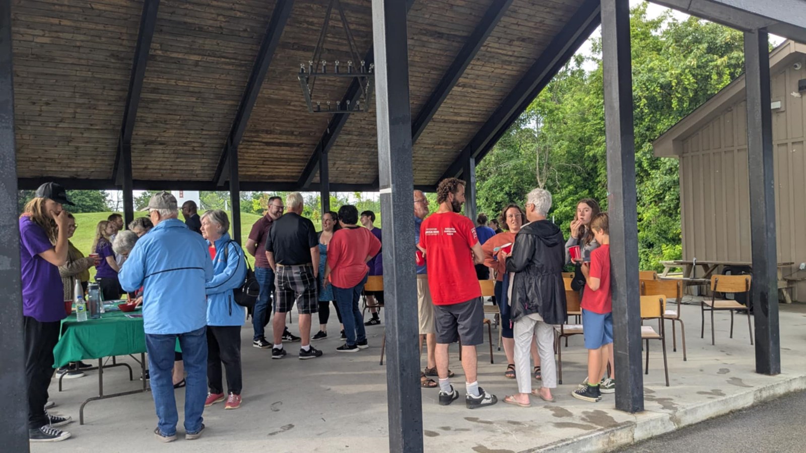 Dix jeunes entrepreneurs de Pointe-des-Cascades au service des citoyens