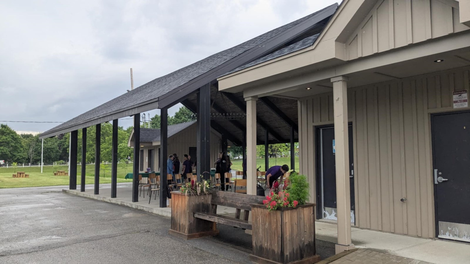 Dix jeunes entrepreneurs de Pointe-des-Cascades au service des citoyens