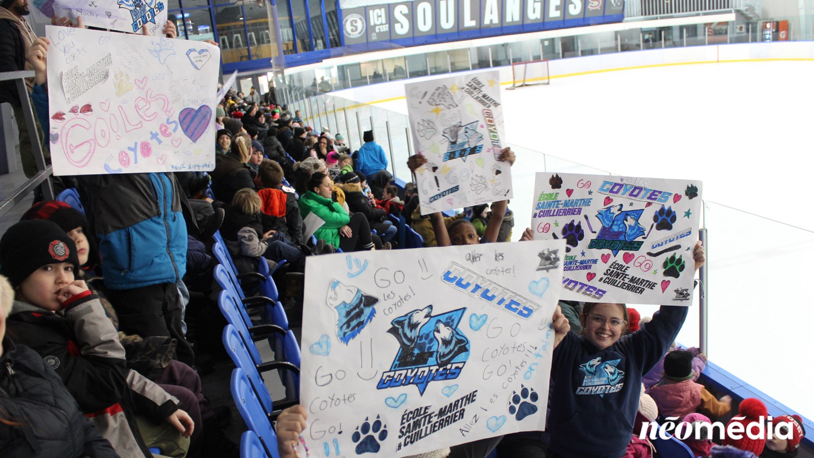 Un match enlevant entre les Coyotes et les Aigles